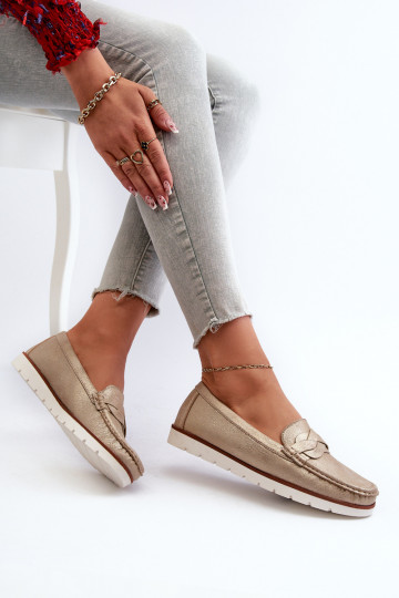 Mocasines de mujer elaborados en ecopiel en color dorado Nestalia 2