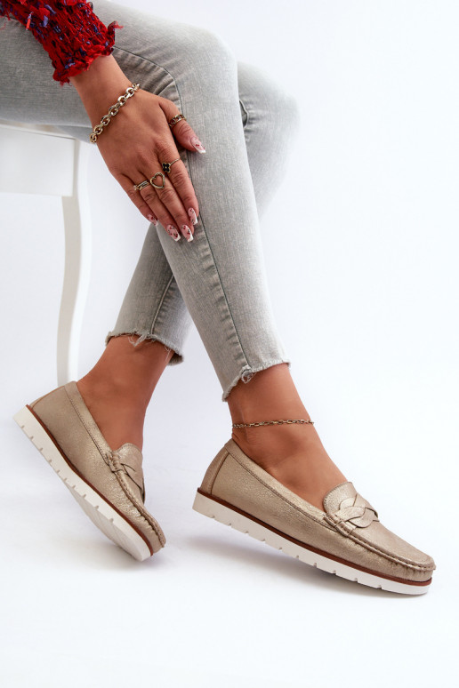 Mocasines de mujer elaborados en ecopiel en color dorado Nestalia