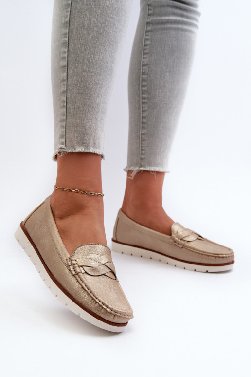 Mocasines de mujer elaborados en ecopiel en color dorado Nestalia