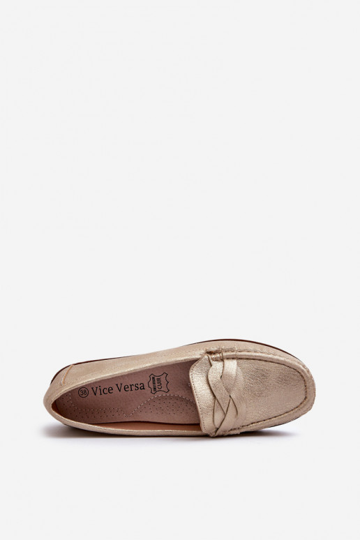 Mocasines de mujer elaborados en ecopiel en color dorado Nestalia