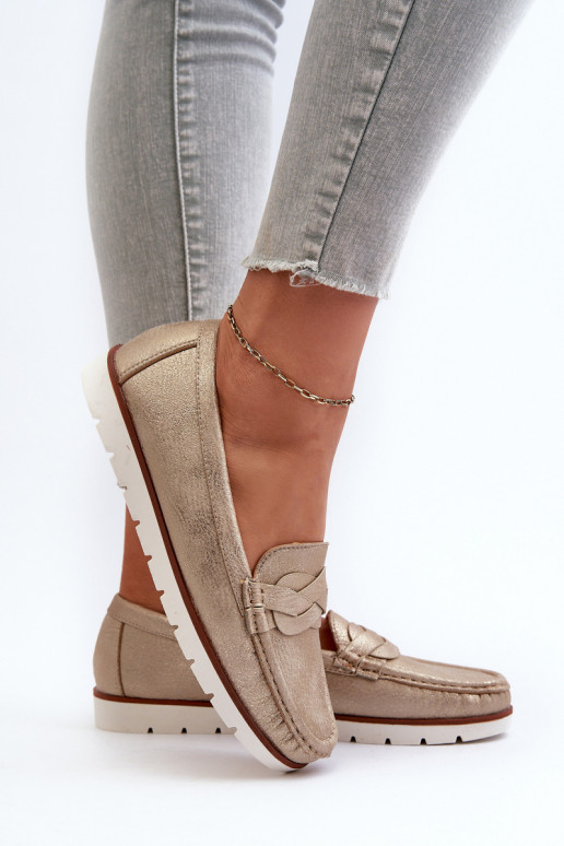 Mocasines de mujer elaborados en ecopiel en color dorado Nestalia