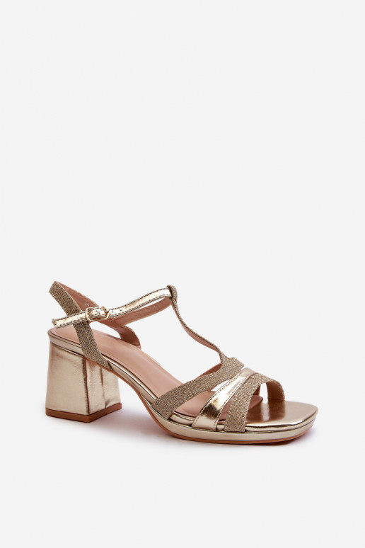 Sandalias de mujer de tacón fabricadas en ecopiel en color dorado Lyana
