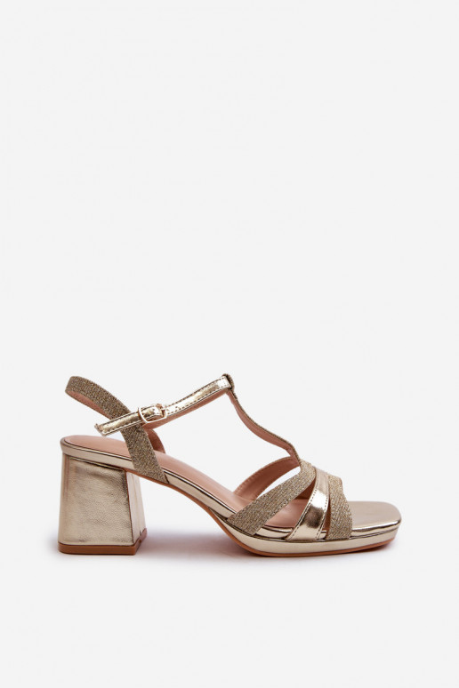 Sandalias de mujer de tacón fabricadas en ecopiel en color dorado Lyana