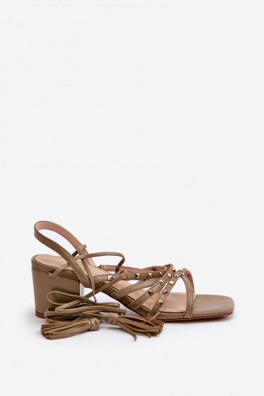 Sandalias Ozdobione con cordones y tacón bajo en verde Chrisele