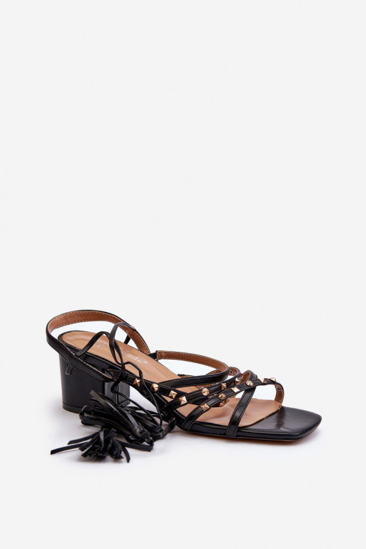 Sandalias Ozdobione con cordones y tacón bajo en negro Chrisele