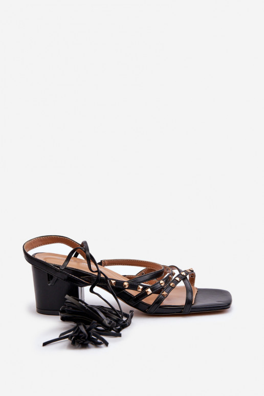 Sandalias Ozdobione con cordones y tacón bajo en negro Chrisele