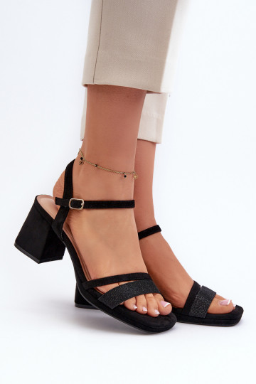 Elegantes sandalias de tacón Z Błyszczącym en color negro Tessata 2
