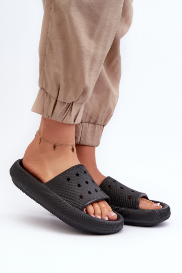 Zapatillas ligeras con suela maciza en color negro Beula