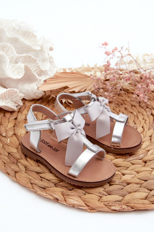 sandalias Infantil con cintas con cierres adhesivos color plata Joratia