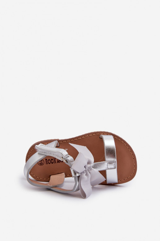 sandalias Infantil con cintas con cierres adhesivos color plata Joratia