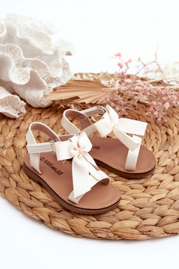 Sandalias Joratia de charol para niño con cintas y cierres adhesivos en color marfil