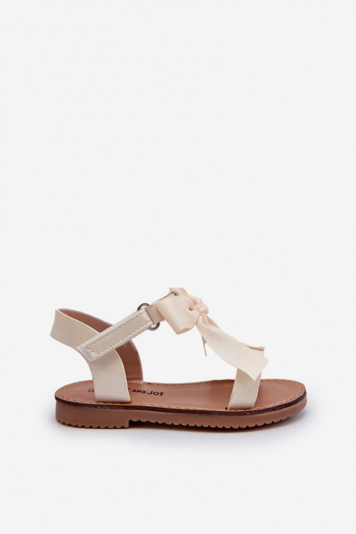 Sandalias Joratia de charol para niño con cintas y cierres adhesivos en color marfil