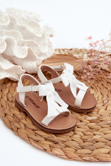 Sandalias lacadas Infantil con cintas con cierres adhesivos en color blanco Joratia