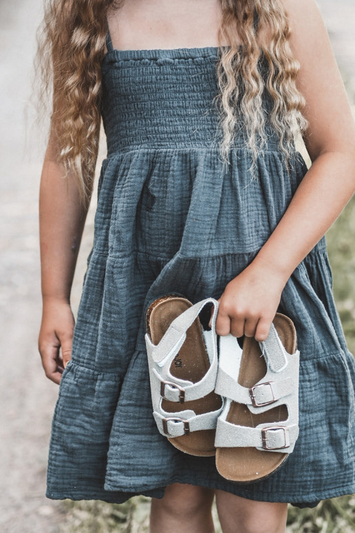 sandalias plataforma infantil con cierres adhesivos color gris Rorria