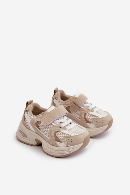 Calzado deportivo infantil modelo Sneakers con cierres adhesivos beige Rulagia Calzado deportivo infantil modelo Sneakers con cierres adhesivos beige Rulagia