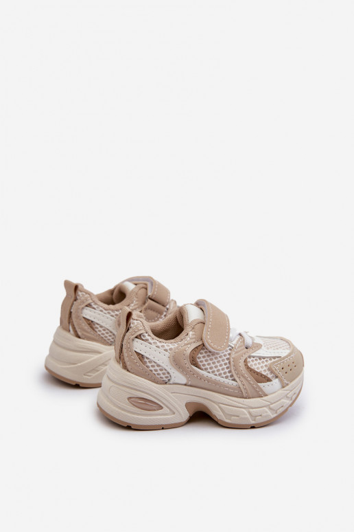 Calzado deportivo infantil modelo Sneakers con cierres adhesivos beige Rulagia Calzado deportivo infantil modelo Sneakers con cierres adhesivos beige Rulagia
