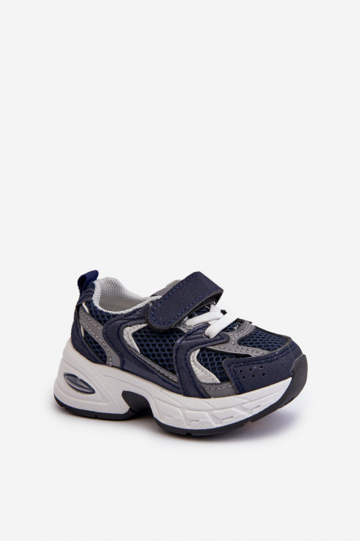 Calzado deportivo infantil modelo Sneakers con cierres adhesivos en color azul oscuro Rulagia