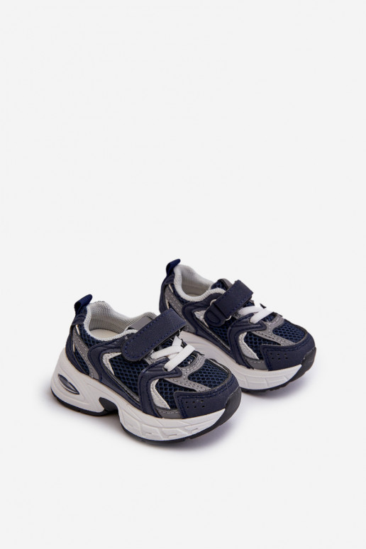 Calzado deportivo infantil modelo Sneakers con cierres adhesivos en color azul oscuro Rulagia