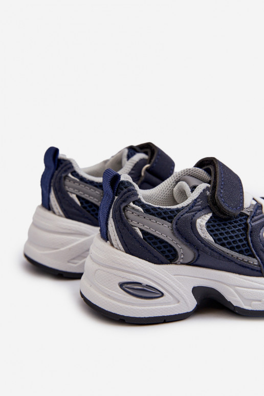 Calzado deportivo infantil modelo Sneakers con cierres adhesivos en color azul oscuro Rulagia