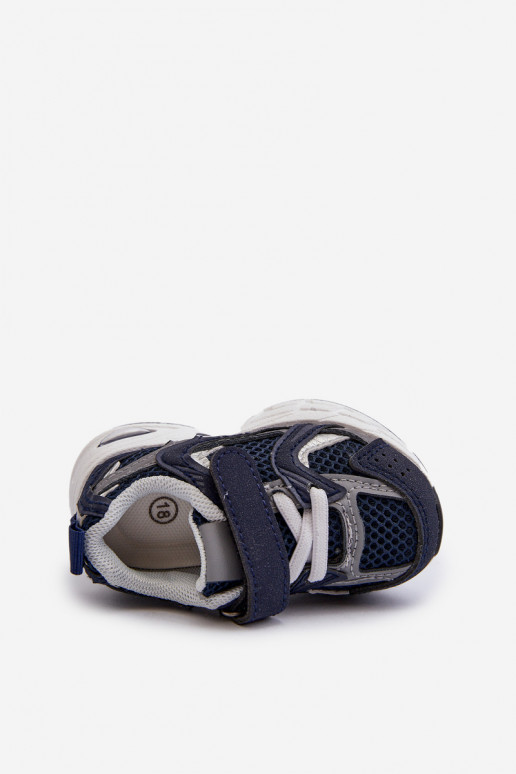 Calzado deportivo infantil modelo Sneakers con cierres adhesivos en color azul oscuro Rulagia