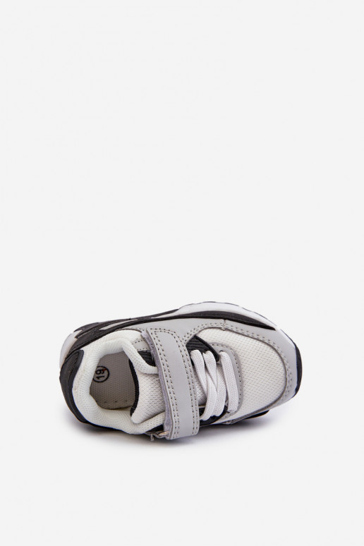 Zapatilla infantil modelo zapatos con cierres adhesivos color gris Krissandra