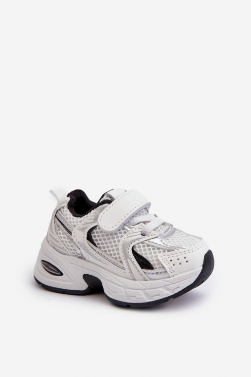 Calzado deportivo infantil modelo Sneakers con cierres adhesivos Color blanco-negro Efona