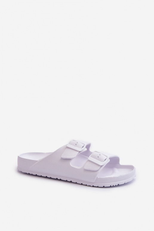 Pantuflas ligeras con hebillas en color blanco Luciene