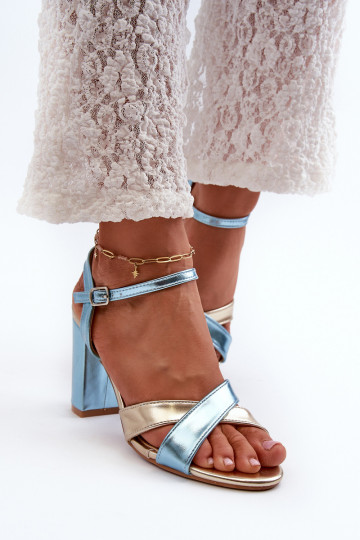 Sandalias elegantes de tacón alto en azul claro y dorado de cuero sintético con inscripción Abilica