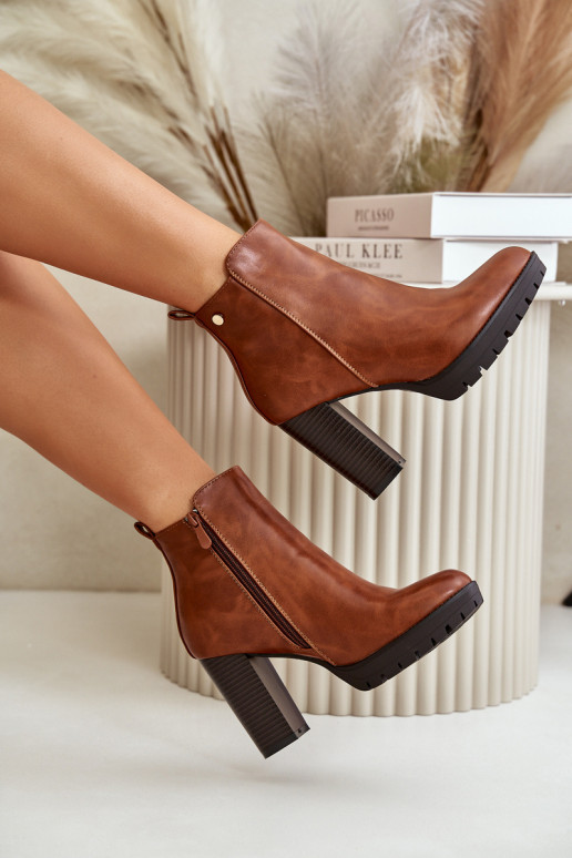 Botas de mujer calentadas en el poste alto sujetado al castillo color marrón Bioria Botas de mujer calentadas en el poste alto sujetado al castillo color marrón Bioria