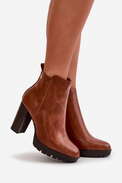 Botas de mujer calentadas en el poste alto sujetado al castillo color marrón Bioria Botas de mujer calentadas en el poste alto sujetado al castillo color marrón Bioria