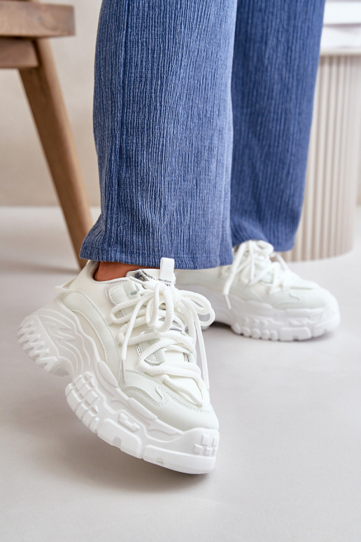 Zapatillas modelo zapatos de mujer con suelas masivas de moda en color blanco Nevela