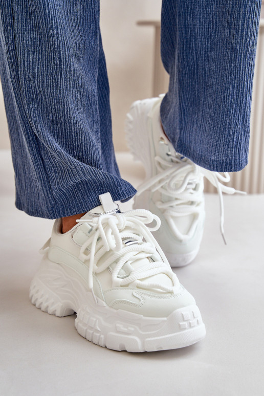 Zapatillas modelo zapatos de mujer con suelas masivas de moda en color blanco Nevela