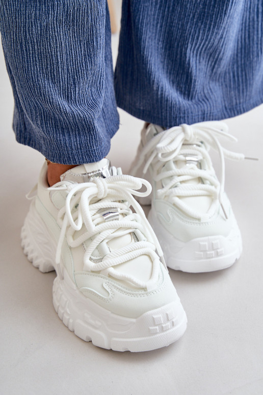 Zapatillas modelo zapatos de mujer con suelas masivas de moda en color blanco Nevela