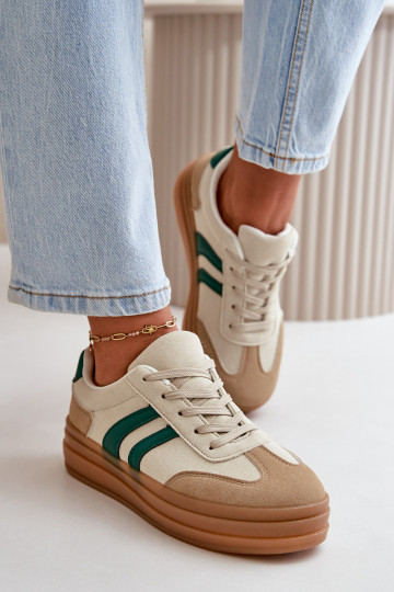 Zapatillas modelo zapatos. Femenino con una plataforma beige-color verde Nesonice