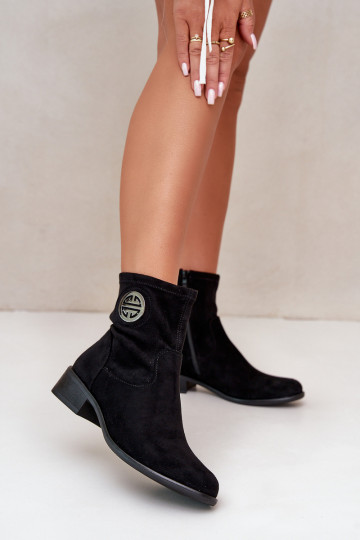 Botines de mujer con cremalleras en el castillo Con detalles decorativos confeccionados en ecogamuza en color negro Lerioria
