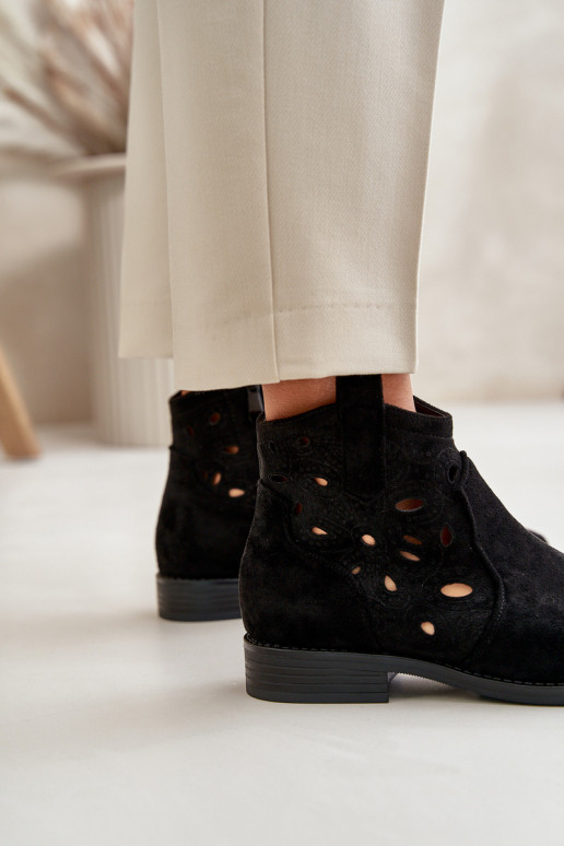 Botas de mujer con elementos calados Al castillo de color negro S.Barski HY42-081 Botas de mujer con elementos calados Al castillo de color negro S.Barski HY42-081