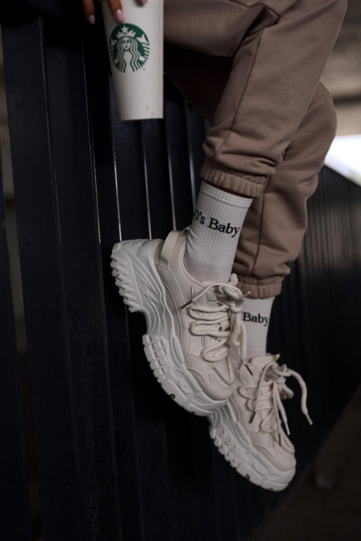 Zapatillas modelo zapatos de mujer con suelas masivas de moda en color marfil Nevela