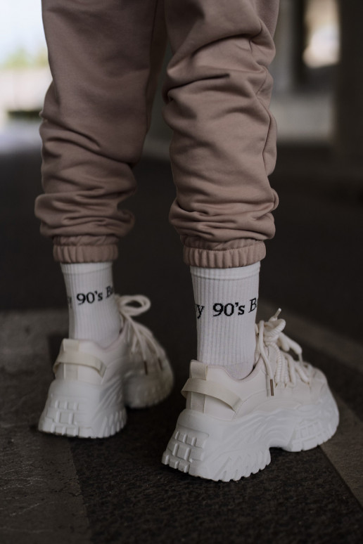 Zapatillas modelo zapatos de mujer con suelas masivas de moda en color marfil Nevela