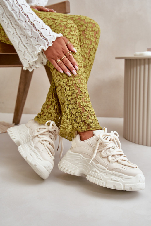 Zapatillas modelo zapatos de mujer con suelas masivas de moda en color marfil Nevela