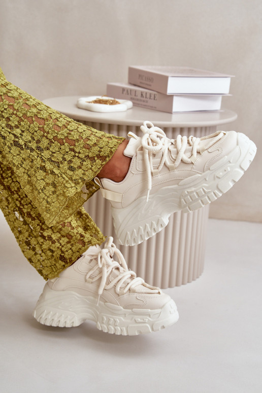 Zapatillas modelo zapatos de mujer con suelas masivas de moda en color marfil Nevela