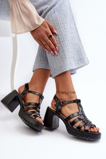 Sandalias de mujer con tacón efecto lacado en color negro Aninifer 2