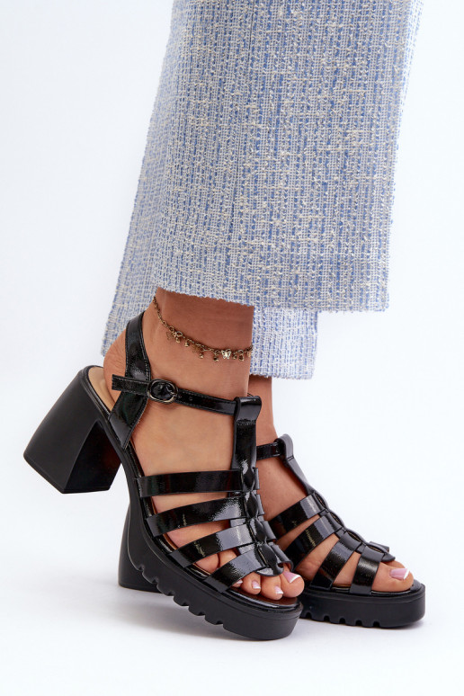 Sandalias de mujer con tacón efecto lacado en color negro Aninifer