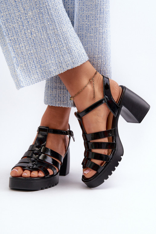 Sandalias de mujer con tacón efecto lacado en color negro Aninifer