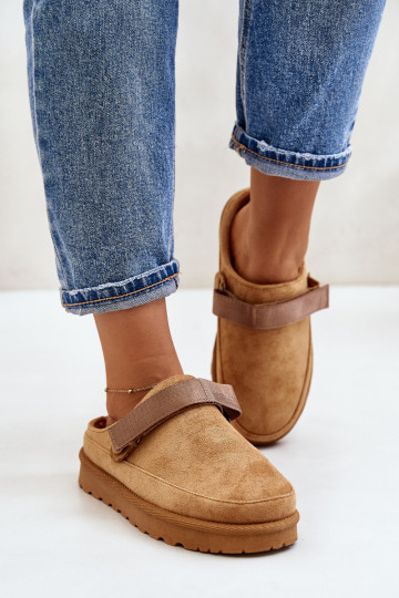Femenino Zapatillas calentamiento con pelo dentro con una plataforma color marrón Azida