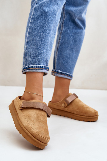 Femenino Zapatillas calentamiento con pelo dentro con una plataforma color marrón Azida 2