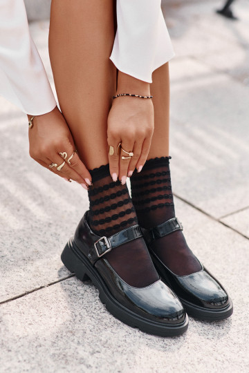 con efecto barniz zapatos Femenino con correas de color negro Vinceza 62179