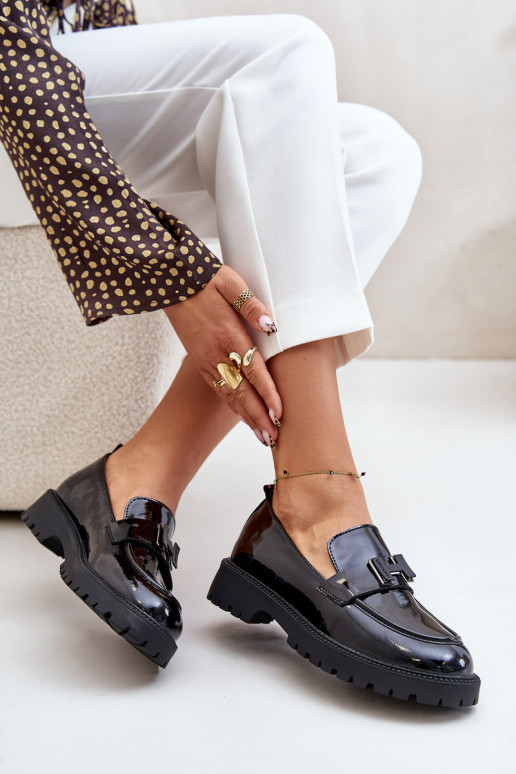 mocasines de mujer con efecto barniz Vinceza 62187 de color negro