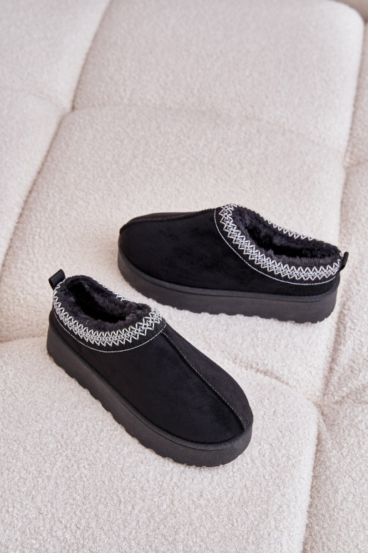 Botas de nieve Femenino con una plataforma calentamiento con pelo dentro de color negro Remenia