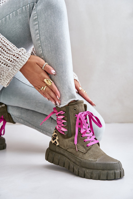 Botas de mujer con una plataforma Con decoraciones atándosem con estampados de piel de leopardo color verde Edidda Botas de mujer con una plataforma Con decoraciones atándosem con estampados de piel de leopardo color verde Edidda