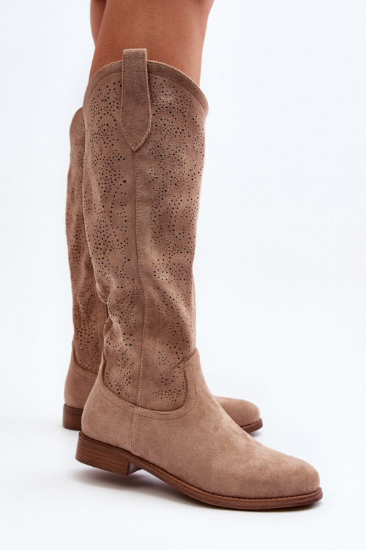 Botas largas caladas de mujer beige... Botas largas caladas de mujer beige...